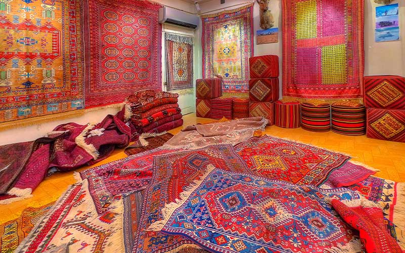 سردر و راسته بازار قیصریه در میدان نقش جهان اصفهان