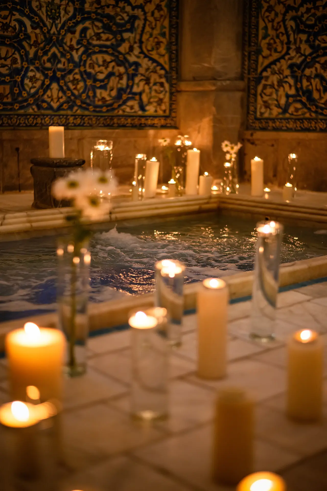 Hamam spa candlelit pool