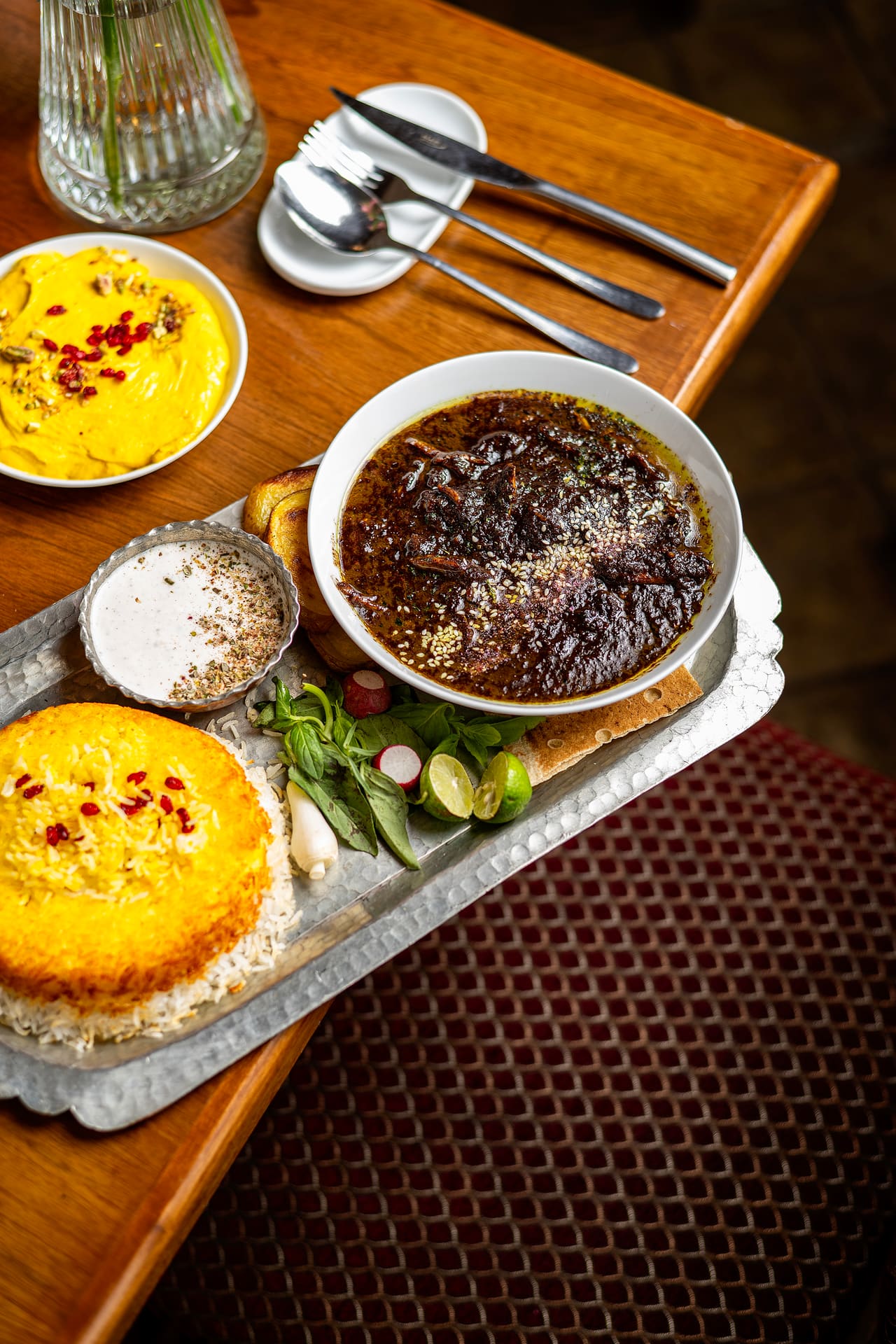 Restaurant fesenjan and tahdig