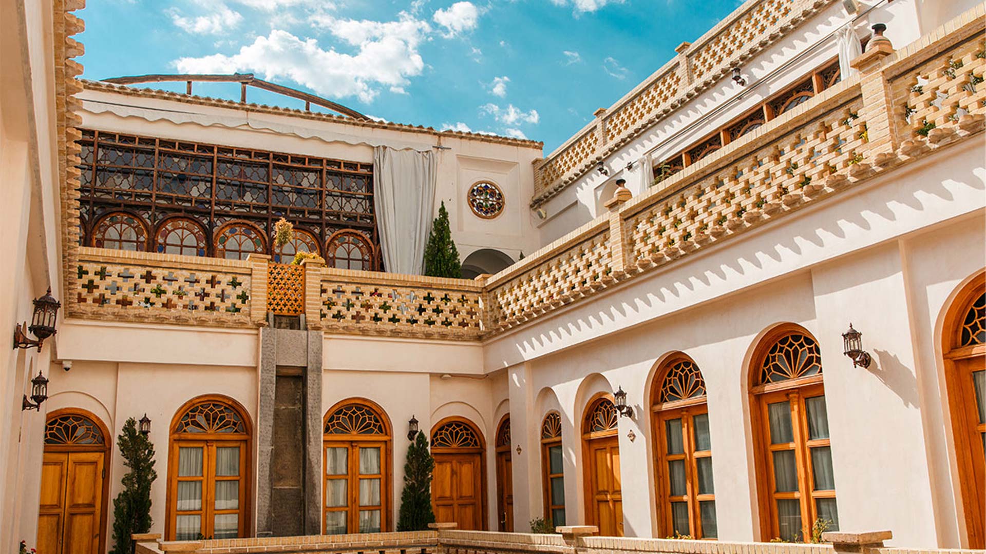 بوتیک هتل قصرمنشی